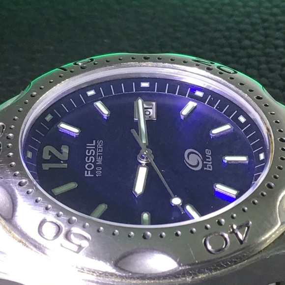 Fossil w/Iridescent Dial - Picture 6 of 8